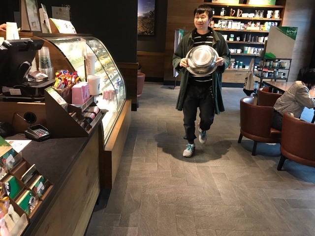 "Kendi Kupanı Getir" Gününde Starbucks'ı Acımasızca Trollemeye Çalışan Çinliler