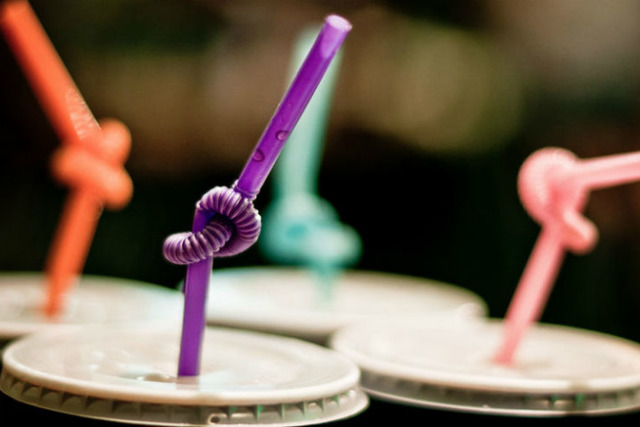 İçeceklerinizi Bir Daha Asla Pipetle İçmemeniz Gerektiğini Gösteren 6 Neden