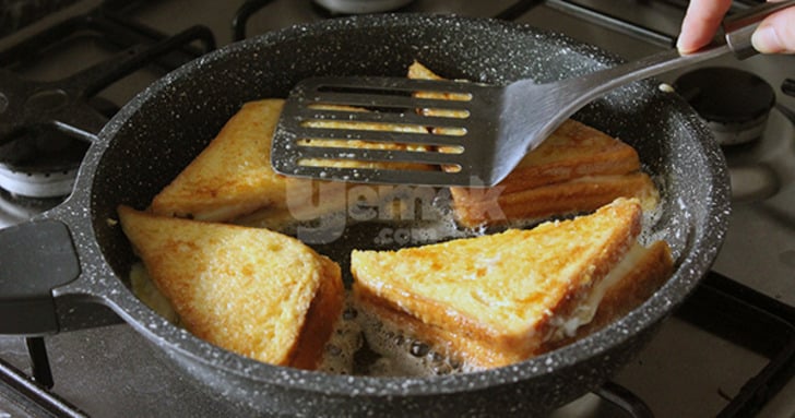 tavada-yumurtali-tost-asama-7