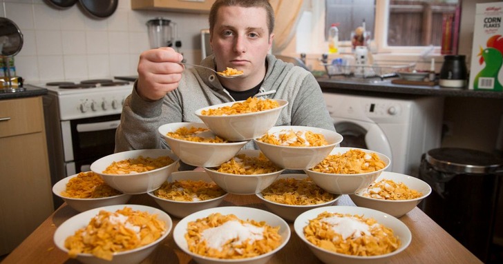 https://www.mirror.co.uk/news/weird-news/cereal-addict-fears-13-bowls-7281782