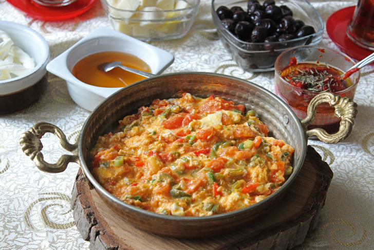  Soğanlı Menemen Tarifi