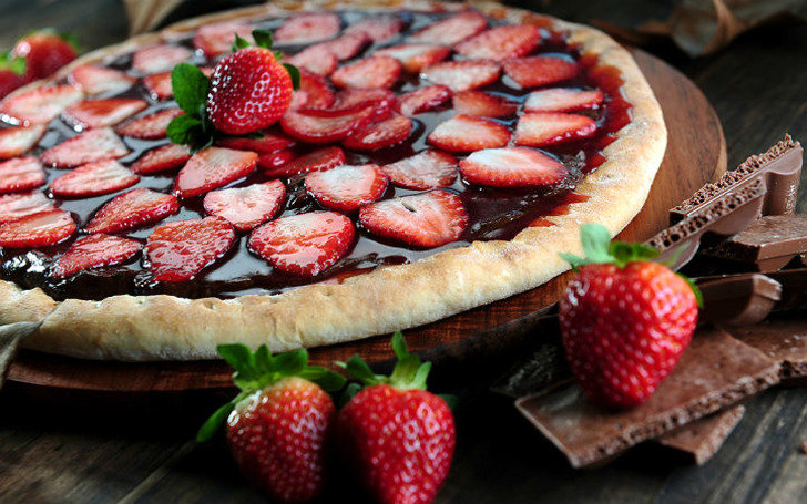 Çikolatalı Çilekli Pizza Tarifi