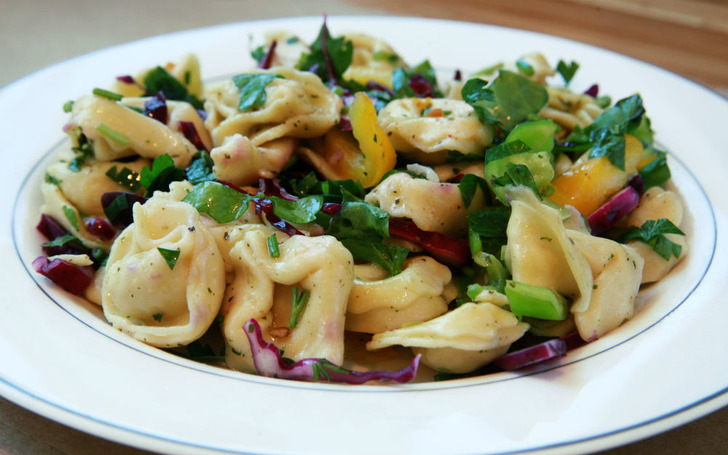 Dört Peynirli Tortellini Salatası