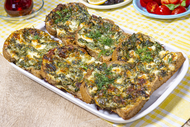 Otlu Peynirli Yumurtalı Ekmek Tarifi