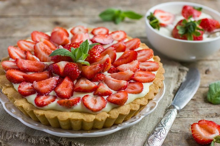 Çilekli Tart Tarifi