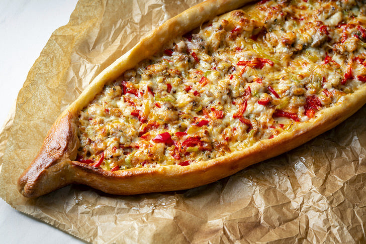 Kaşarlı Tavuklu Pide Tarifi