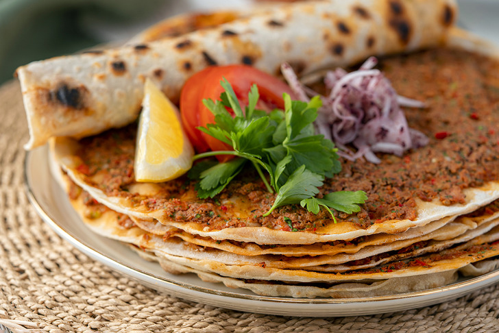 Kolay Lahmacun Tarifi