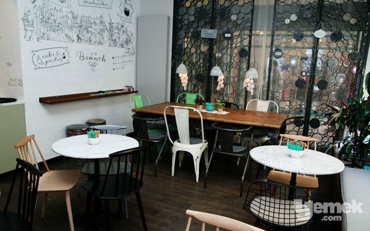 Mum's Cafe Salon