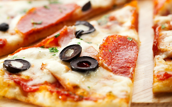dilim-pizza-siyah-zeytin-sucuk
