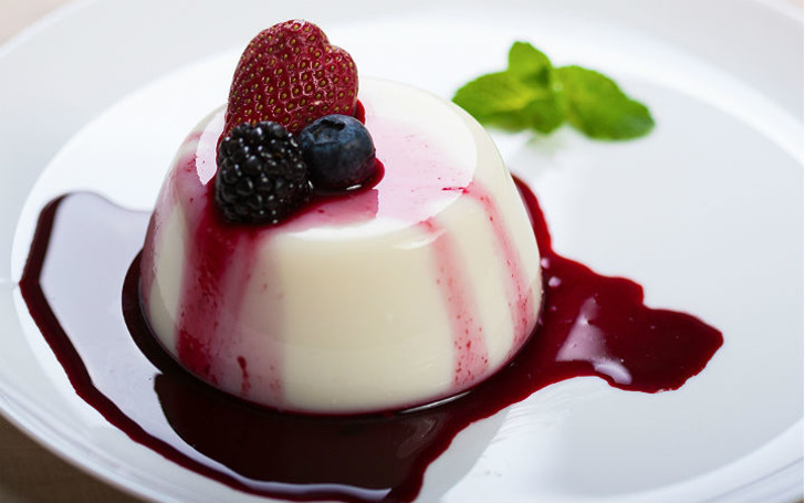 Böğürtlen Soslu Panna Cotta Tarifi