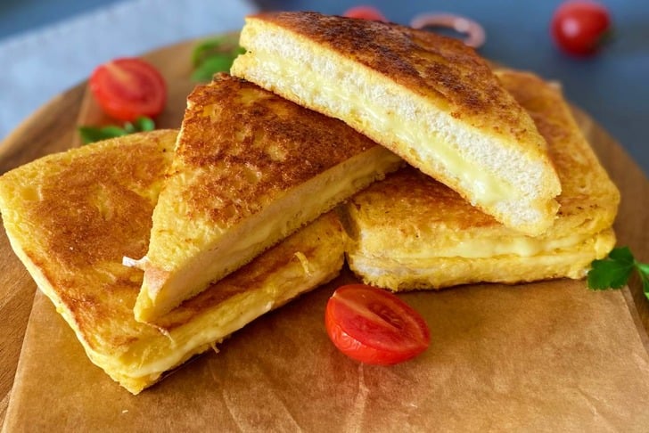 5 Dakikada Tavada Yumurtalı Tost Tarifi