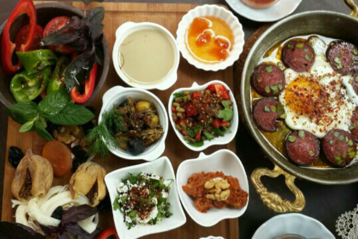 https://www.facebook.com/Cafe-Benazio-854926441239612/ | facebook