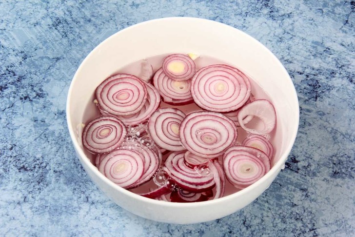Soğanları suda bekletmek