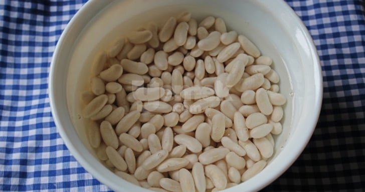 kuru-fasulye-salatasi-yapilis-1