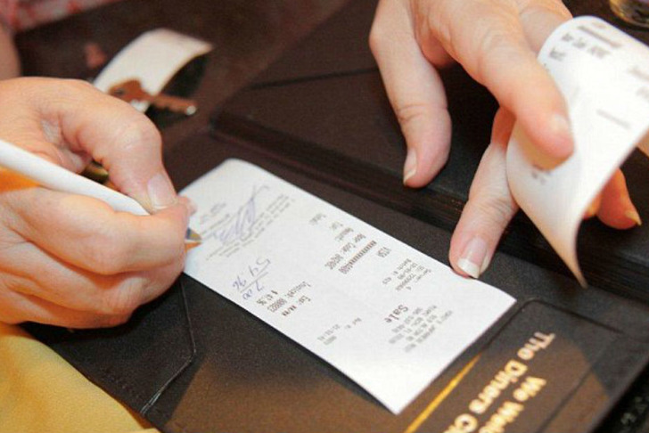 Peçeteye Bırakılan Bir Not Sayesinde İntihar Etmekten Vazgeçen Genç Kız