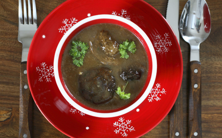 mantar-corbasi-polonya-noel-yemekleri