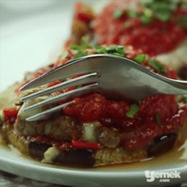 firinda-porsiyon-musakka-gif