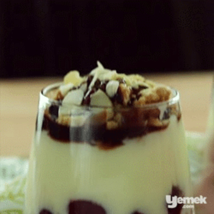 visneli-bardak-tatlisi-yeni-gif