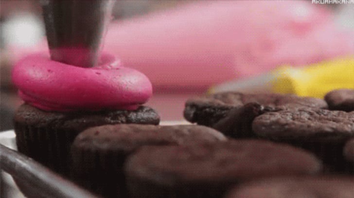 Zor Geçen Bir Günün Ardından Görmek İsteyeceğiniz 12 İştah Açan GIF