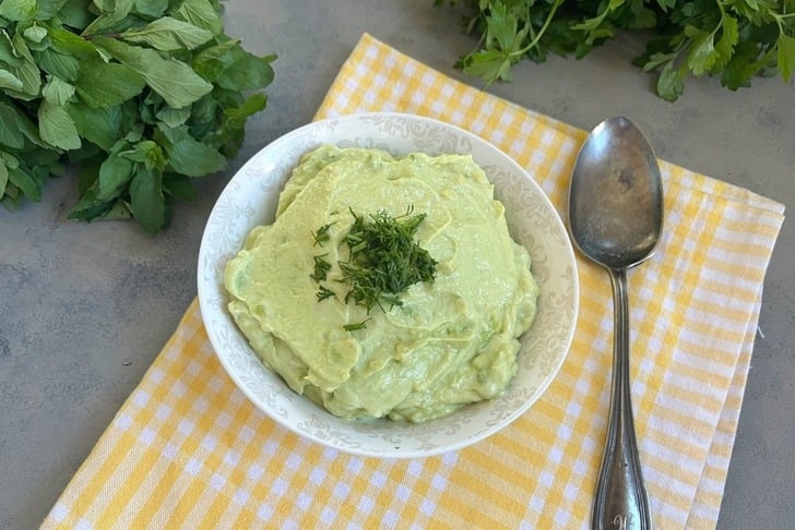 Yoğurtlu Avokado Salatası Tarifi