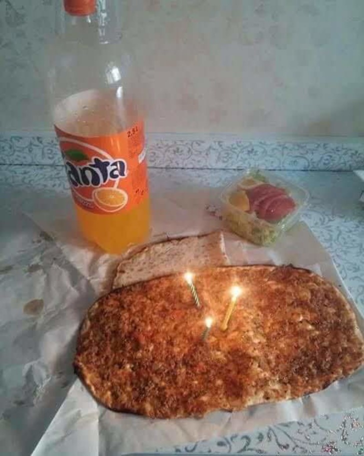 Sadece Türkiye'de Görebileceğiniz 11 Çok Bizden Doğum Günü Pastası
