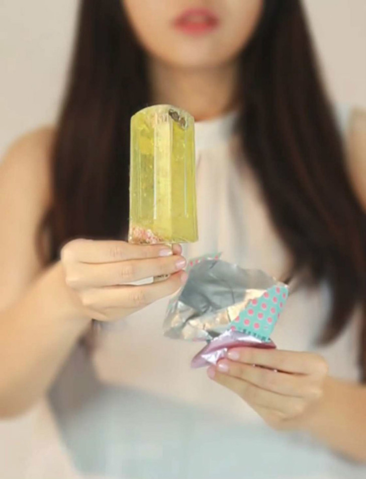 http://www.designboom.com/art/polluted-water-popsicles-06-08-2017/ | designboom 