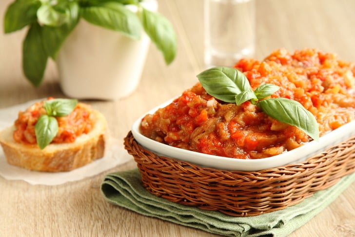 Közlenmiş Patlıcan Salatası Tarifi