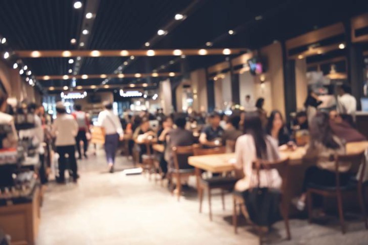 Kalabalık restoran