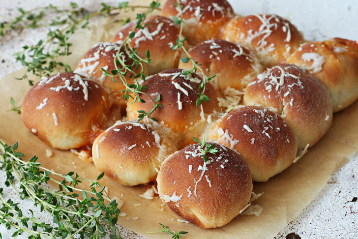 Taze Kekikli Peynirli Çörek Tarifi