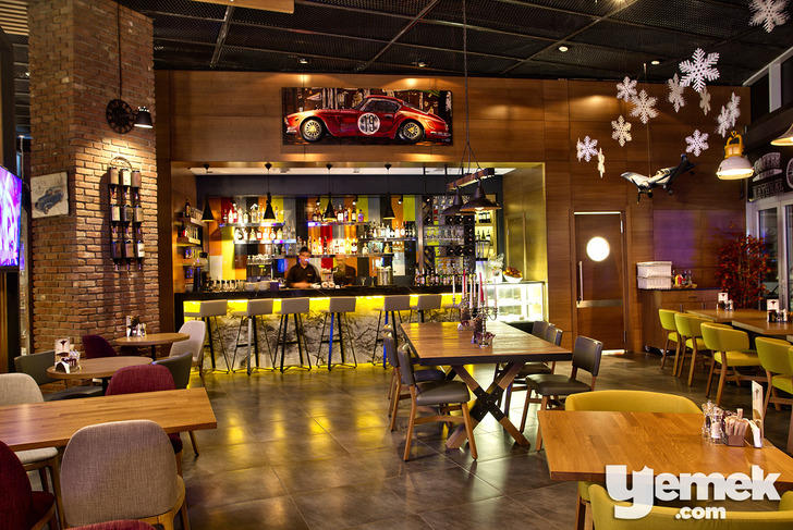 Barnie's Coffee Kitchen Bar Bölümü