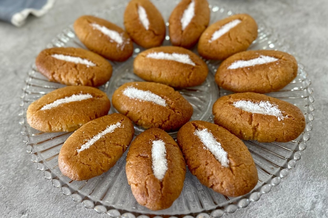 Lezzeti Şerbetinden: Şerbetli Badem Tatlısı