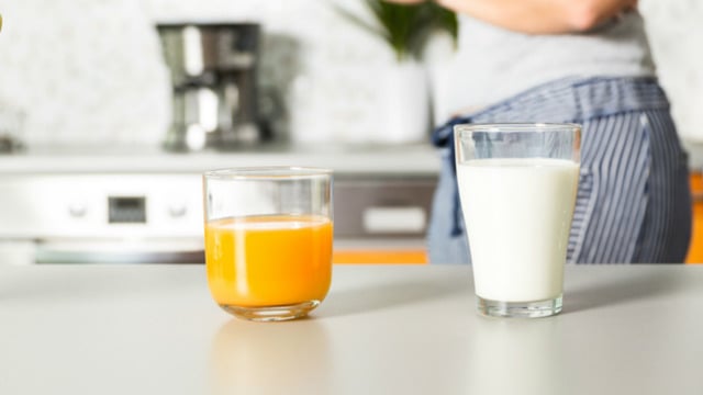 Zor Seçim: Sabahları Taze Sıkılmış Portakal Suyu mu Yoksa Süt mü İçmek Faydalı?