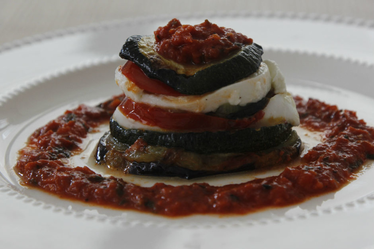 En Hafiflerinden: Mozzarella Peynirli Sebze Katları