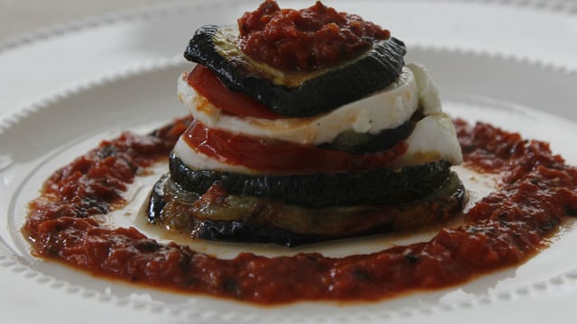 En Hafiflerinden: Mozzarella Peynirli Sebze Katları