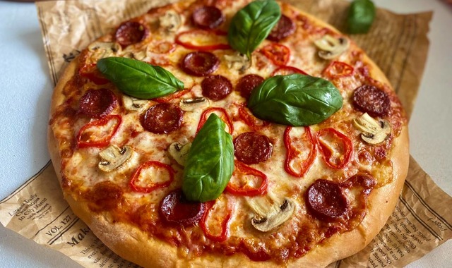 En Sevilen Pizza: Karışık Pizza Yapımı