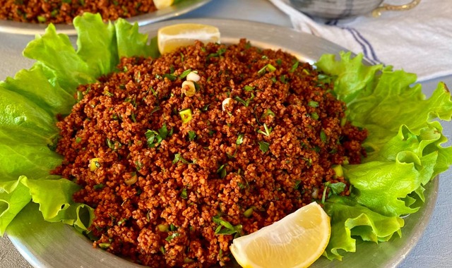 Bol Ekşili, Bol Salçalı: Mersin Usulü Kısır