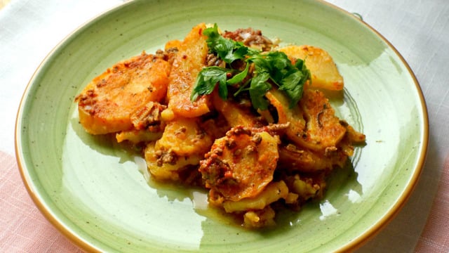 Tam Bir Anne Yemeği: Patates Musakka