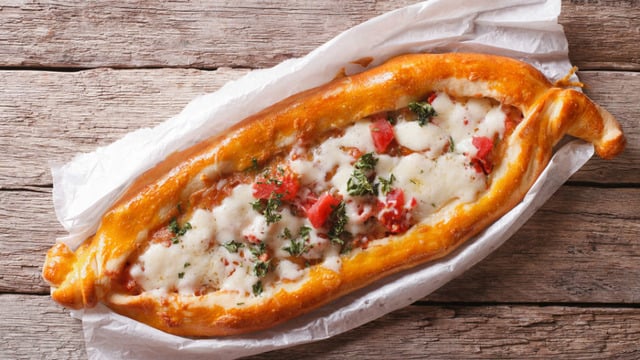 Sofrada Şenlik Var: Kahvaltılık Pide