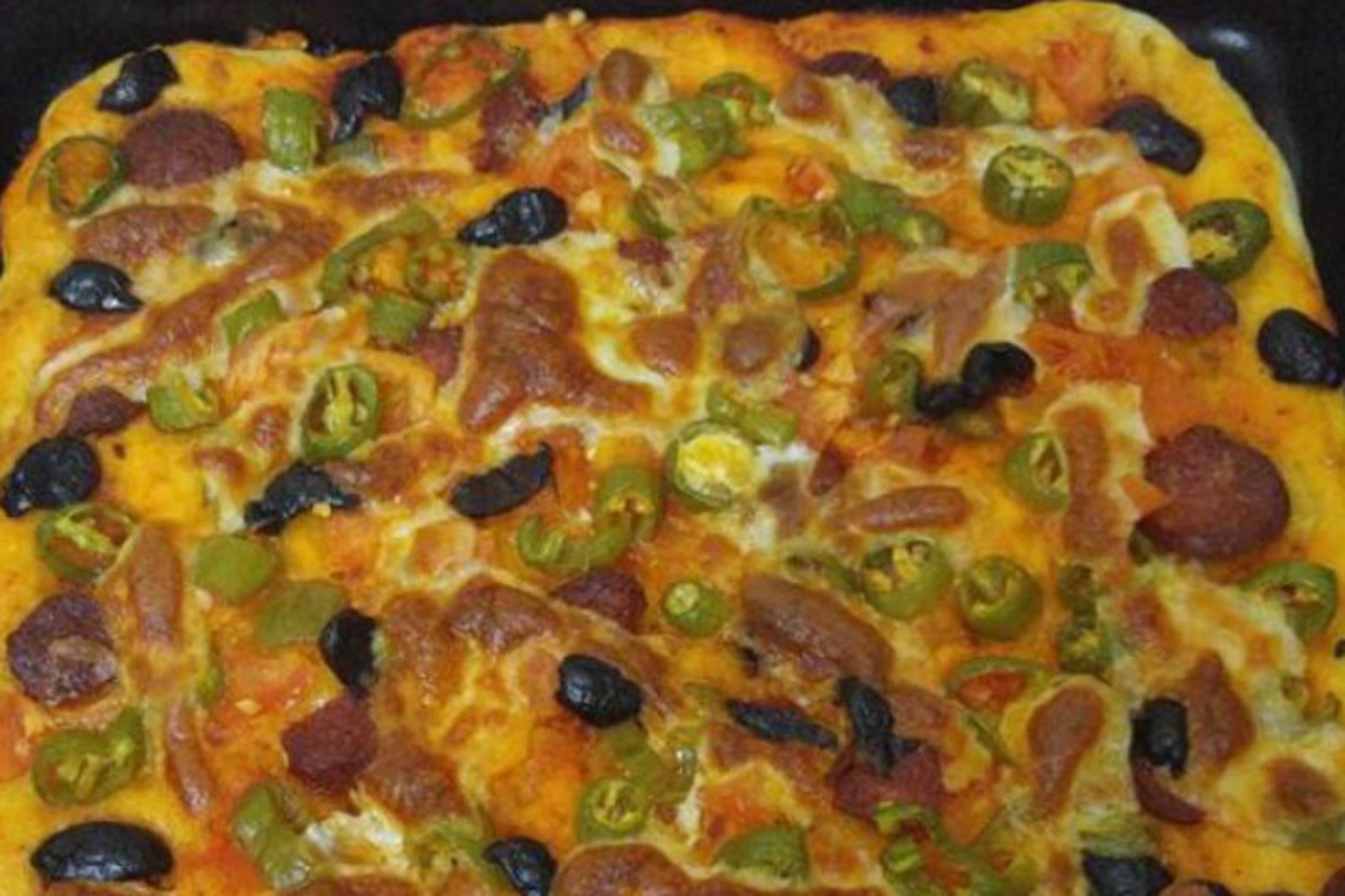 Çayın Yanına: Karışık Pizza