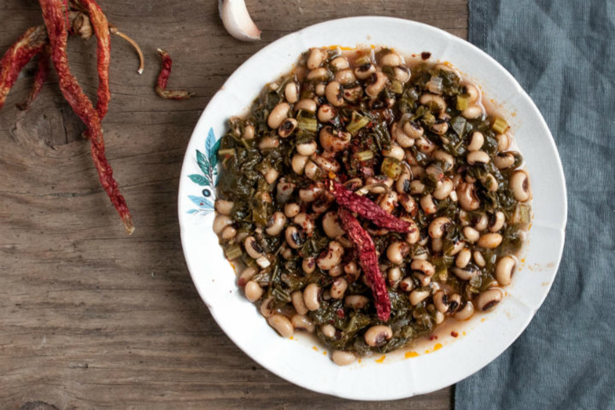 Alternatif Sulu Yemek: Kuru Börülceli Karalahana Yemeği