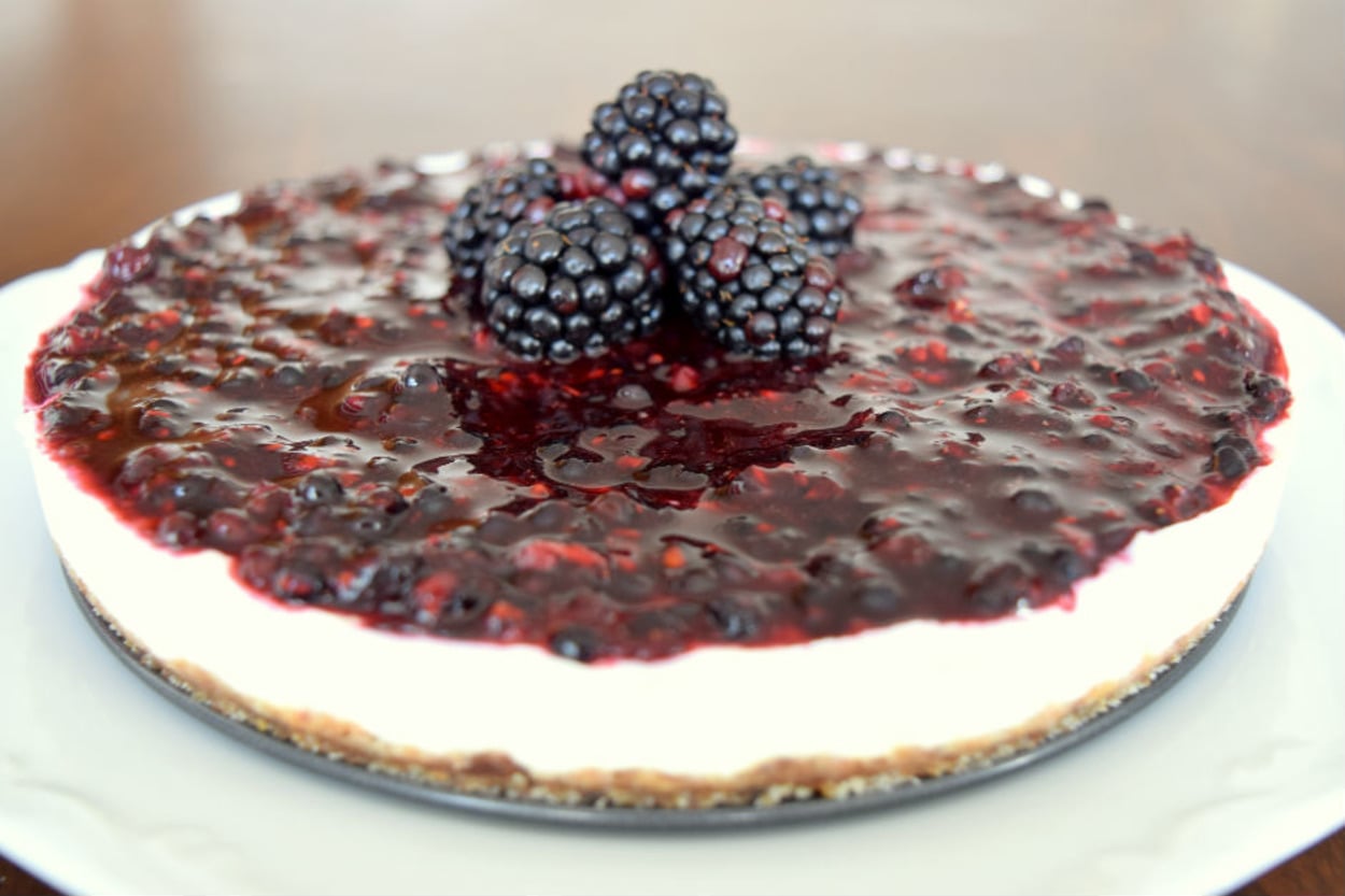 Glutensiz, Tereyağsız: Ballı Böğürtlenli Cheesecake