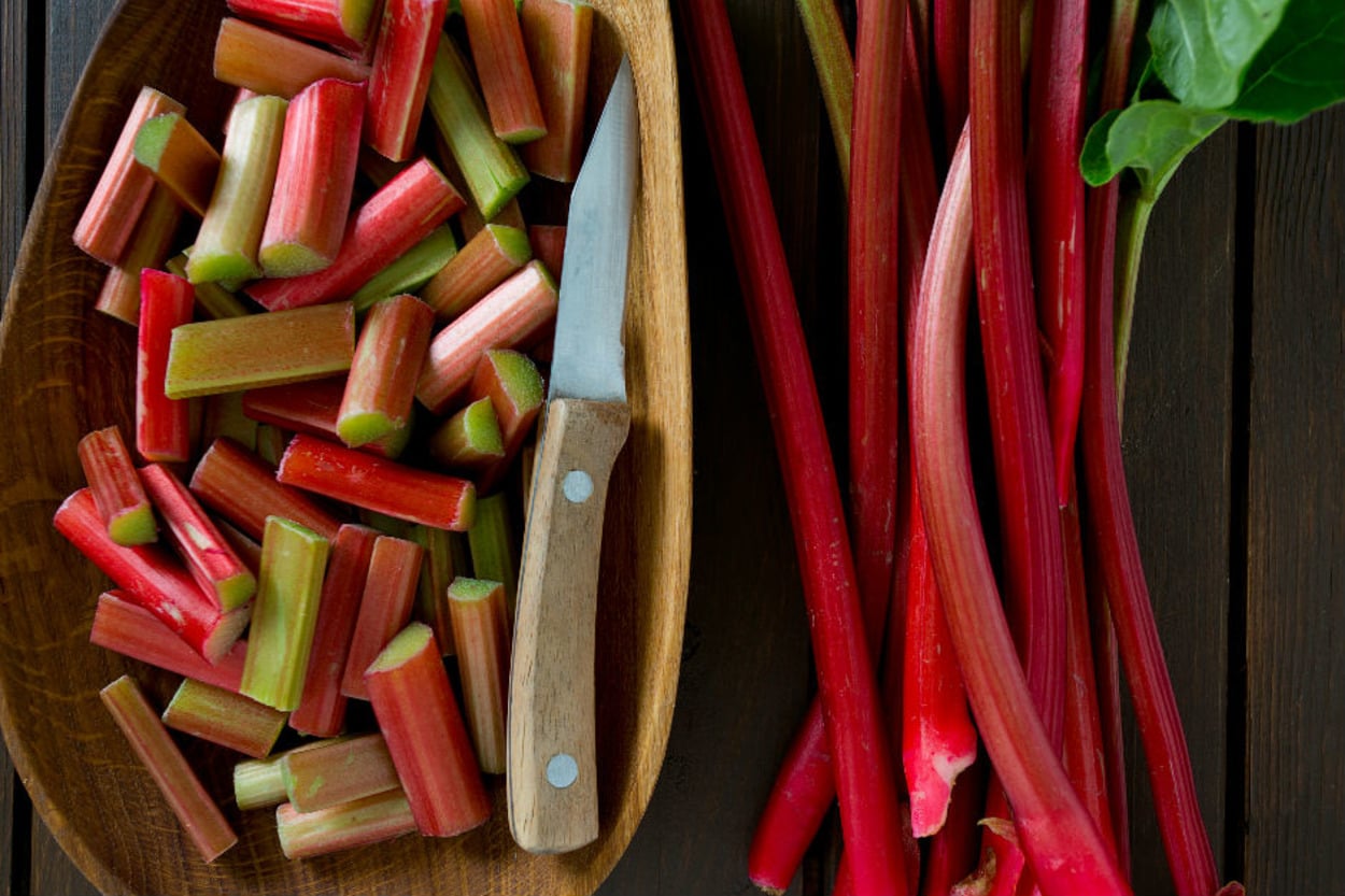 Saplarında Şifa ve Lezzet Gizli Olan Bitkiyle Tanışın: Rhubarb (Ravent)