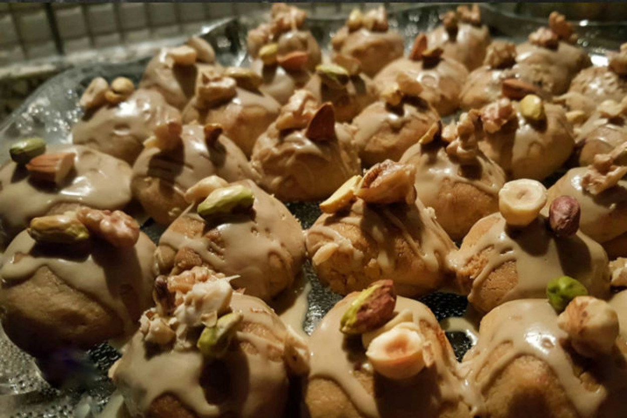 Bol Cevizli: Tahinli Un Helvası