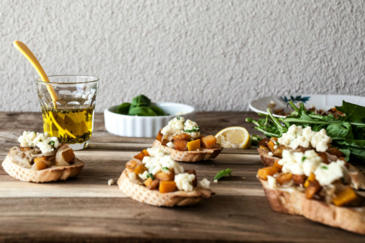 Şaşırtan Lezzet: Bal Kabaklı ve Tulum Peynirli Bruschetta
