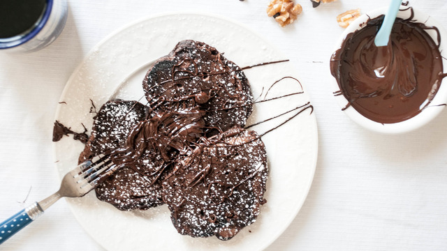 Kahvaltıya Gelin: Çikolatalı, Cevizli Pancake