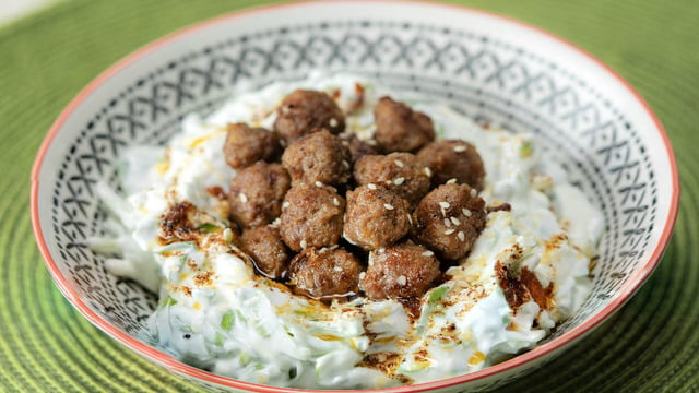 Nefis Buluşma: Mini Köfteli Semizotu