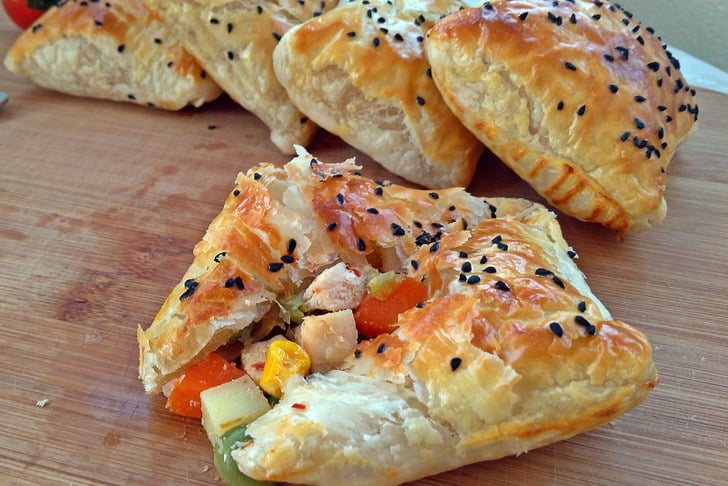 Tavuklu Milföy Börek Tarifi