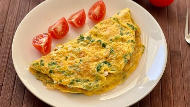 Tek Başına Kahvaltı: Börek Tadında Omlet