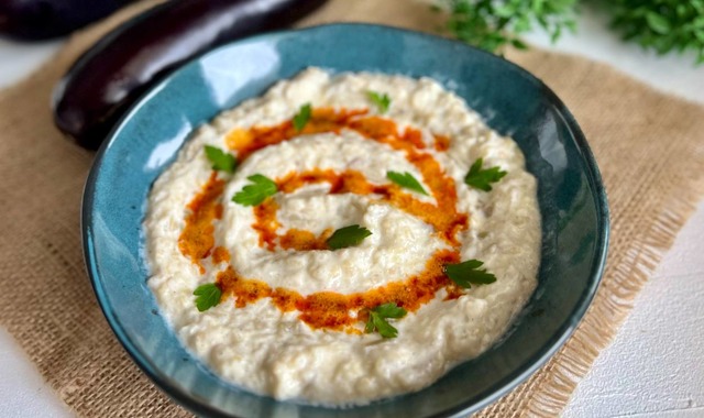Ekmek Bandırır: Patlıcanlı Haydari
