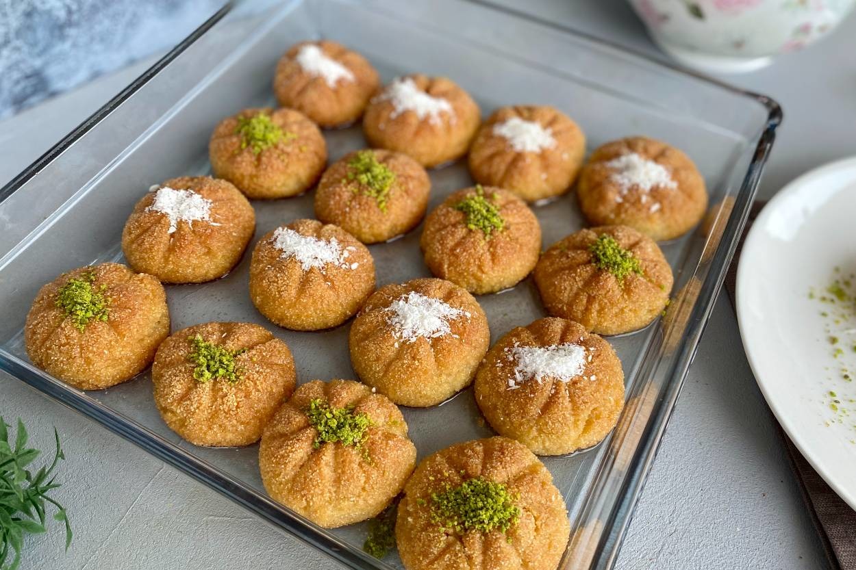 En Kolayı: 10 Dakikada Lokum Gibi İrmik Tatlısı